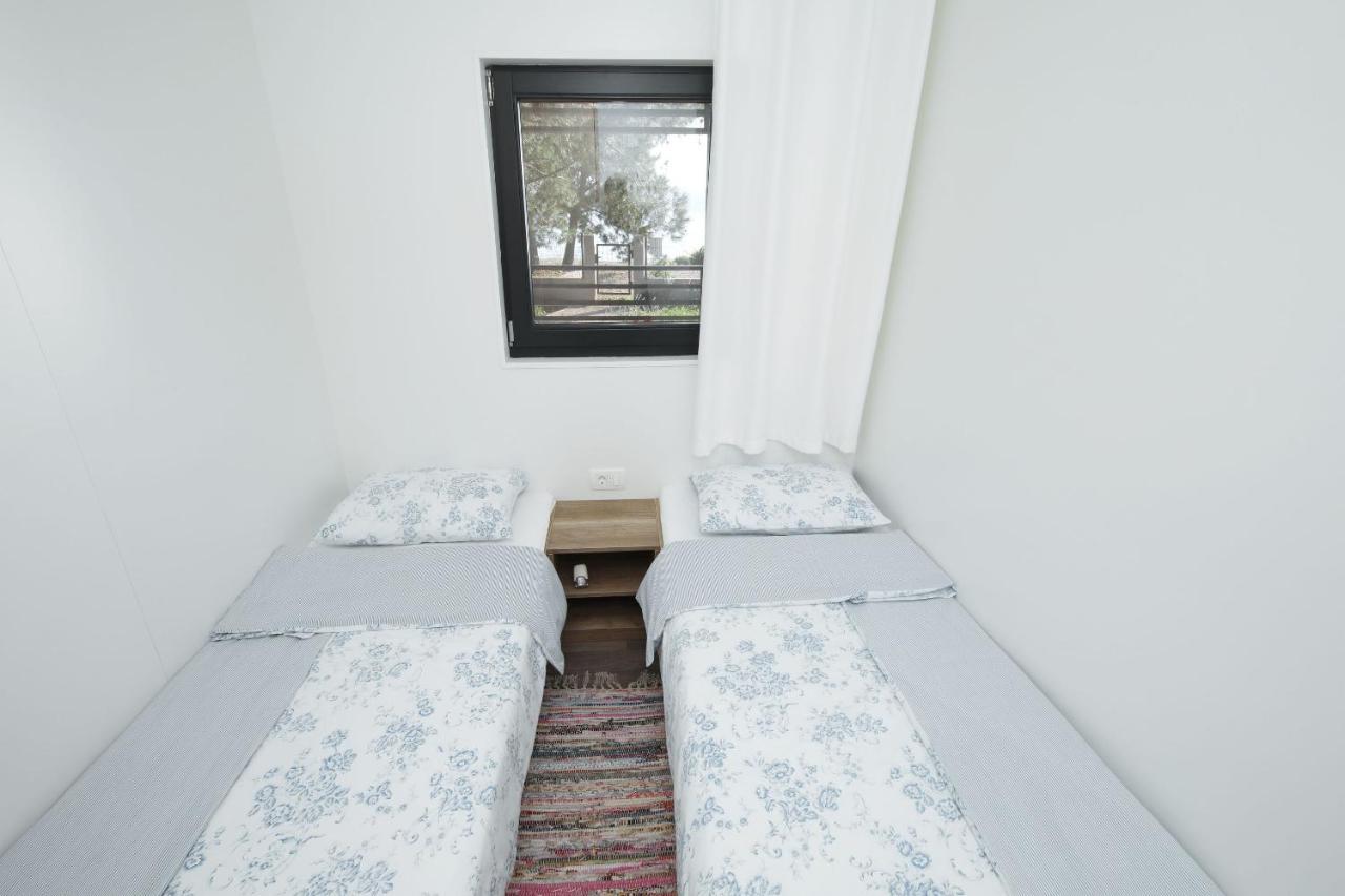Mobile Home Safir บีโอกราดนาโมรู ภายนอก รูปภาพ