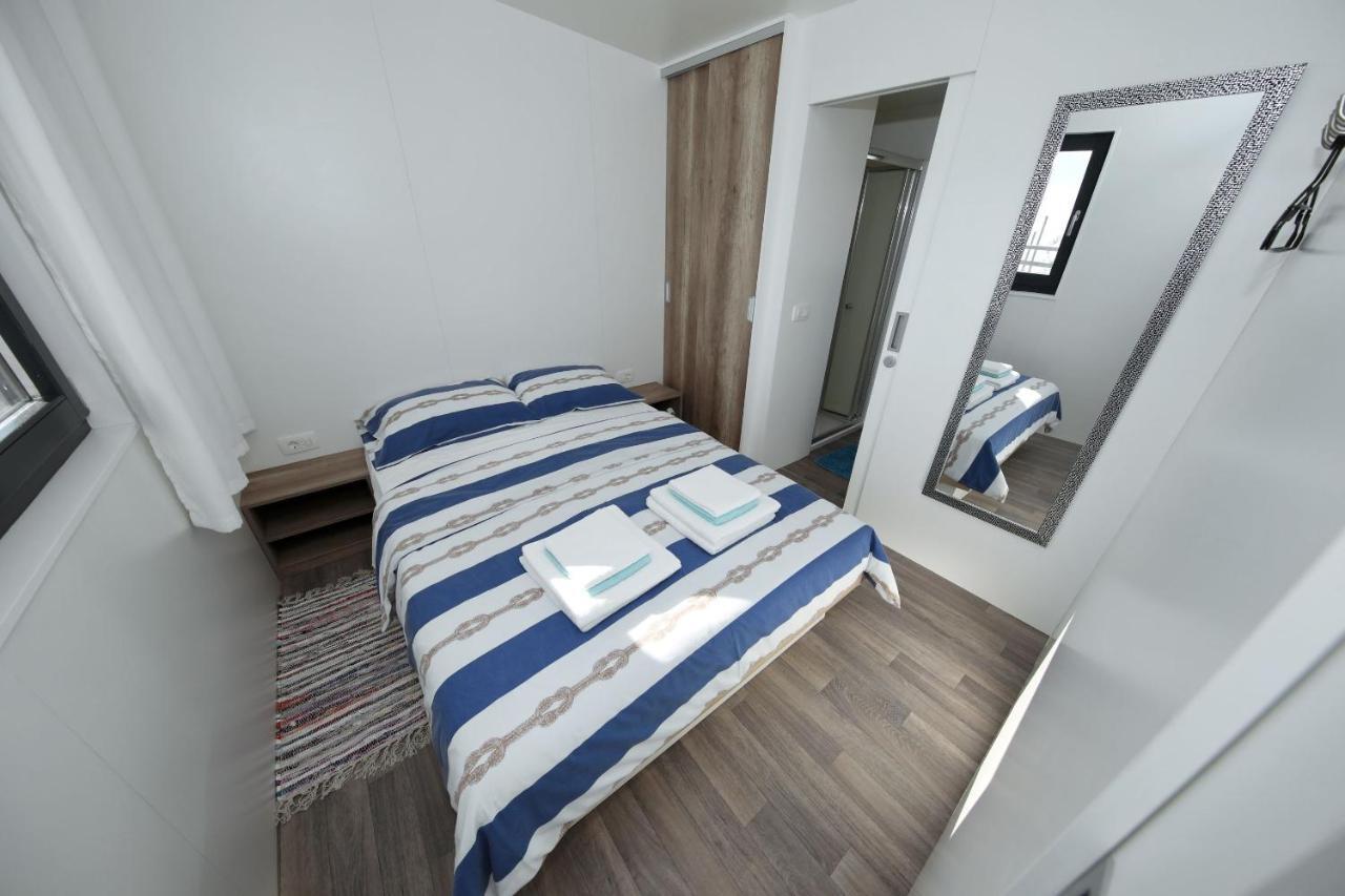Mobile Home Safir บีโอกราดนาโมรู ภายนอก รูปภาพ