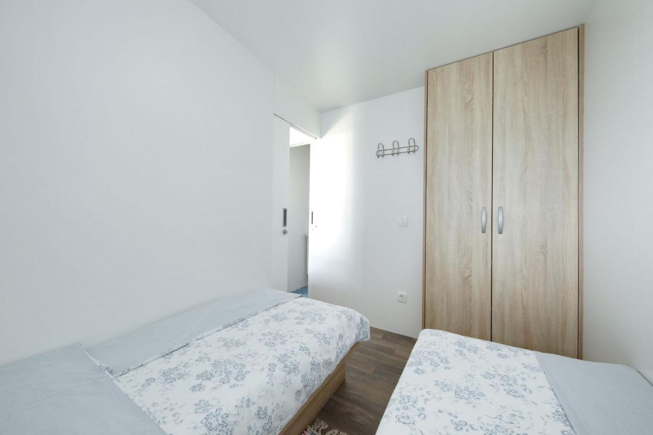 Mobile Home Safir บีโอกราดนาโมรู ภายนอก รูปภาพ